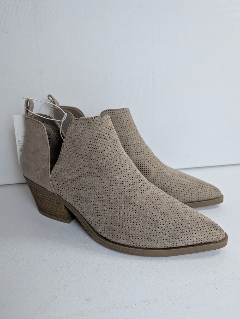 New Universal Thread Women's Cari Slip-On Cut Out Ankle Bootie Taupe Size 9 Boho